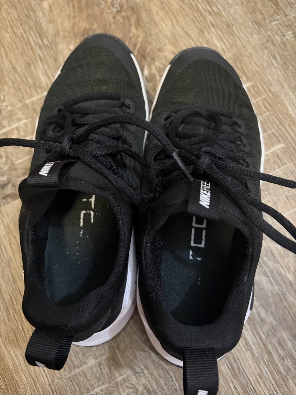Nike Black and White Metcon Trainers - Picture 2 of 6